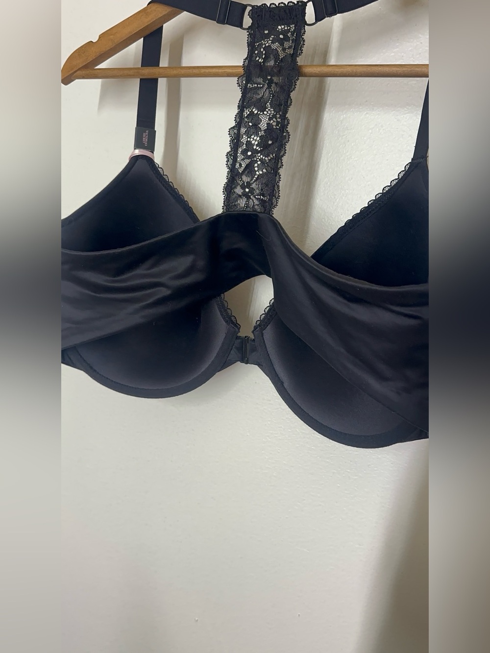 Victoria’s Secret Body by Victoria 38DDD Full Coverage Bra Black Lace Back NWT - Picture 2 of 11